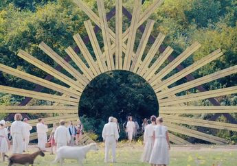 Sutradara ‘Hereditary’ Kembali Meneror dengan Film Horor ‘Midsommar’ Tentang Pesugihan. Ini Fakta Uniknya!