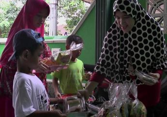 Weh Huweh, Tradisi Bertukar Makanan Menjelang Hari Raya di Demak!