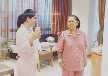 Setia Temani Berbuka di RS, Cara Annisa Pohan Perlakukan Ani Yudhoyono yang Sulit Berjalan Jadi Sorotan