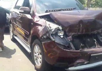 Jangan Ditiru, 5 Mobil Ringsek Gegara Lakukan Hal Ini di Jalan Tol