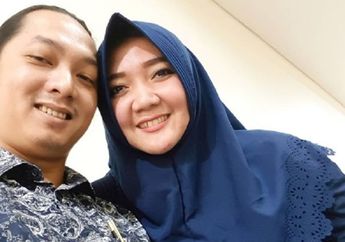 Dikabarkan Meninggal Akibat Penyakit Mematikan hingga Tak Bisa Makan, Begini Mesranya Sulis dan Suami saat Momong Anak