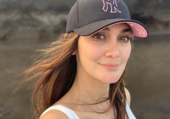 Nikmati Sunset dengan Anggota Keluarga Faisal Nasimuddin, Luna Maya Kenakan Baju Renang Seharga Rp 22 Juta