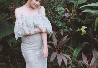 Elegan & Chic! Ini Gaya Anjani Dina, Mantan Adly Fairuz dengan 4 Dress Putih!