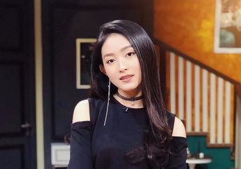 Ini Gaya Manis Natasha Wilona Pakai Cut Off Shoulder Outfit!