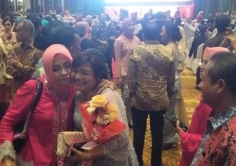 Amel Carla Tulis Surat Mengharukan di Hari Kelulusannya, Sang Ibu: Tapi Dia Masih Centil!