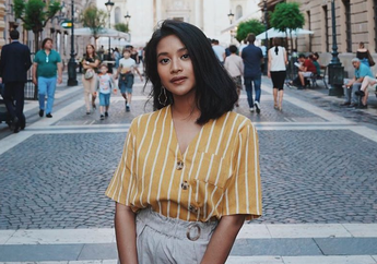 Sontek Gaya Kece Siti Adira, Putri Ikke Nurjanah Pakai Outfit Stripes!