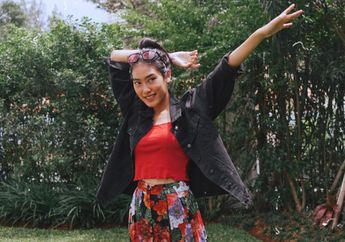 3 OOTD Alika Islamadina Cukup dengan 1 Model Rok Floral. Kece Abis!