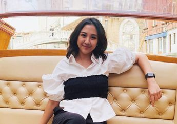 Anti Boring! Yuk, Kepoin 4 OOTD Sherina Munaf Pakai Atasan Putih!