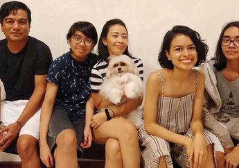 Jarang Terlihat Bersama, Eva Celia Sudah Dekat dengan Adik Sambungnya Sejak Kecil!