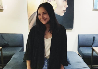 Chika Bagaskara, Anak Katon Bagaskara Tampil Kasual Manis Pakai Blazer