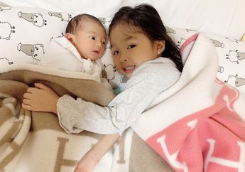 Resmi Jadi Kakak, Intip yuk Potret Thalia Putri Onsu yang Sudah Bisa Gendong sang Adik!
