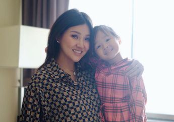 Suaminya Pemilik 118 Restoran, Penampilan Sarwendah Antar Anak Sekolah Pakai Dastar dan Naik Sepeda Jadi Sorotan