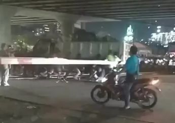 Hampir Tersambar KA, Awas Mesin Mobil Tiba-Tiba Mati di Perlintasan