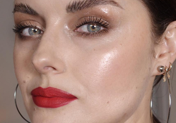 Ikuti 4 Tips Ini Biar Makeup Lebih Tahan Lama pada Kulit Berminyak. Enggak Gampang Luntur!