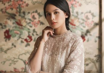 Pertama Kali Nyanyikan Lagu Ciptaan Melly Goeslaw, Maudy Ayunda Isi OST Habibie Ainun 3. Banjir Pujian!