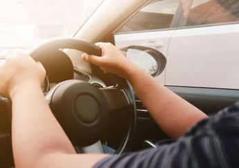 Bikin Macet, Pengemudi Histeris Ngaku Habis Lihat Penampakan di Dalam Mobil