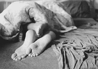 Ngebet Punya Cucu, Ibu Mertua Ini Selalu Berdiri di Depan Pintu Kamar Demi Pantau dan Beri Tahu Cara Malam Pertama untuk Anak dan Menantunya