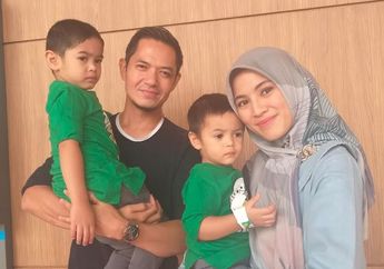 Rindu Alyssa Soebandono serta Kedua Anaknya Selama Tunaikan Ibadah Haji, Dude Harlino: Saya Bayangin dan Minta Sama Allah Agar Bisa Berdoa Bareng Sama Mereka di Depan Ka'bah