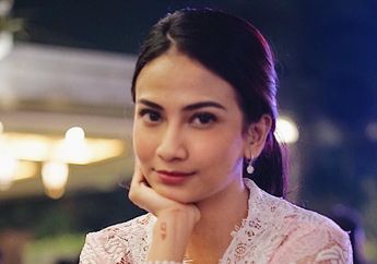 Sepedaan Keliling Komplek Pakai Baju Seksi Merah Putih, Penampilan Vanessa Angel Dikritik Pedas Netizen: Miris, No Jera!