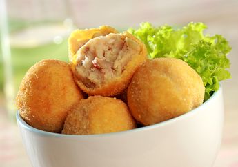 Bekal Wisata Praktis, Kita Bisa Buat Resep Bola Kentang Daging Keju Super Enak Ini