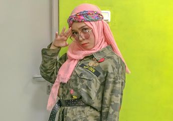 6 Gaya Adik Atta Halilintar, Sohwa Halilintar Pakai Hijab Pink. Kekinian Abis!