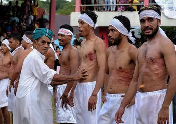 Baku Pukul Manyapu, Atraksi Unik dari Maluku Tengah Saat Awal Bulan Syawal. Lihat Foto-foto Keunikannya