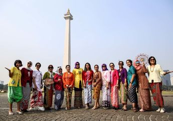 Melestarikan Asa Kebaya, Darwis Triadi dan Vera Kebaya Luncurkan Foto-Foto Kebaya yang Bisa Buat Kita Berdecak Kagum