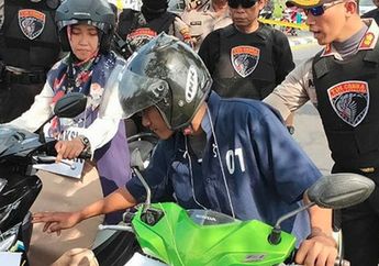 Ladies Masih Doyan Simpan Hape Sembarangan Saat Kendarai Skutik, Awas Jadi Incaran Jambret Loh