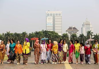 Foto-Foto Ini Tunjukan Kebaya Sebagai Harta Budaya Indonesia yang Bikin Kita Tercengang