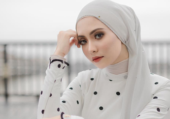 Ini Paduan Tepat Hijab Abu-abu Kita dengan 7 Warna Outfit Kece!