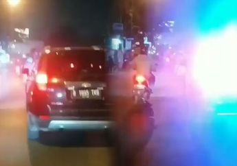 Cewek Kendarai SUV Chevrolet, Nyalakan Strobo Bahayakan Pengendara Lain