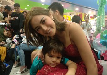 Jelang Ulang Tahun El Barack, Jessica Iskandar Akan Beri Kado Spesial Ayah Baru!