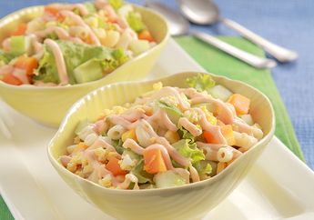 Camilan Sehat nan Lezat Malam Hari, Resep Salad Campur Makaroni Ini Jawabannya