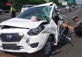 Diseruduk Bus di Tol Jagorawi, Bokong Datsun Go Tinggal Setengah