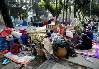Benarkah Hidup di Trotoar Kebon Sirih Lebih Tenang Ketimbang di Afghanistan? Foto-foto Ini Beri Buktinya!