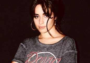 Dikabarkan Pacaran dengan Shawn Mendes, Intip 4 Gaya Kece Camila Cabello Pakai Outfit Plaid, Yuk!