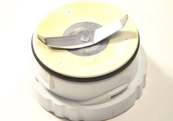 Enggak Perlu Beli Baru! Ternyata Kita Bisa Menajamkan Pisau Blender dengan Telur! Gampang Banget Ya Ampun!