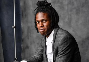 Pernah Jadi Tukang Cuci Piring, Ini 5 Fakta Daniel Caesar, Penyanyi 'Best Part' yang Wajib Kita Tahu!