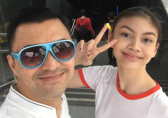 7 Putri Seleb yang Parasnya Plek-Plek Mirip Banget Ayahnya. Daddy's Girl Banget!