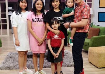 Tak Kuasa Bendung Air Mata karena Anak Ussy Sulistiawaty, Ibu Andhika Pratama Tidak Menyangka Kelakuan Sang Cucu: "Anakku Aja Nggak..."
