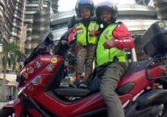 Masih Balita, Lilik Ajak Anak Bungsunya Kendarai NMAX ke Mekkah