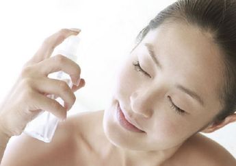 Biar Wangi Seharian, Cara Pakai Body Mist Semprotkan di Atas Rambut