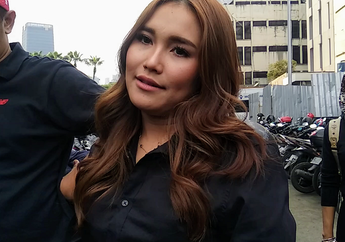 Videonya Memakai Baju Renang Seksi Ramai di Medsos, Ayu Ting Ting: Masa Berenang Pakai Jubah Panjang!