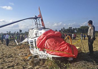 Jadi Obyek Foto Warga, Begini Kondisi Helikopter yang Jatuh di Lombok Tengah