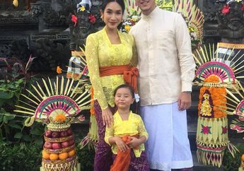 Jarang Terekspos, Begini Anggun dan Cantiknya Mertua Happy Salma yang Bikin Geleng-geleng Kepala, Mirip Bule!