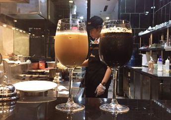 Review Kopi Goh Leng, Nikmatnya Kopi Khas Padang yang Disajikan Dalam Gelas Wine