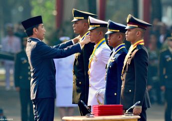 Guru Mengaji Asal Solok yang Berhasil Motivasi Sang Anak Jadi Lulusan Akpol 2019. Raut Gembira Terpancar dalam Foto-foto Ini!