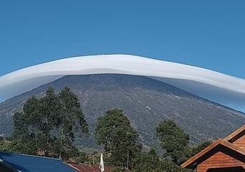 Viral Awan Berbentuk Topi Tepat di Atas Gunung Rinjani, Ternyata Fenomena Ini Berbahaya!