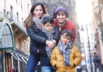 Sweet! Beda Ibu, Intip Kedekatan Putri Sambung Bunga Zainal, Kareena Kaur dengan Adik-adiknya!