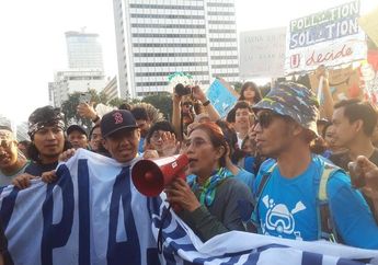Tak Pernah Lelah Beraksi Demi Lingkungan, Menteri Susi Pudjiastuti Pamerkan Sepatu Baru dari Daur Ulang Sampah Plastik. Lihat Fotonya!